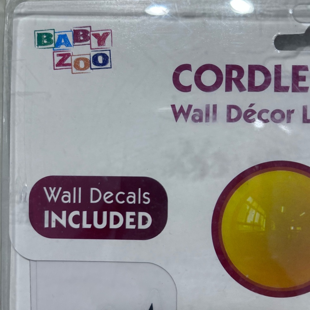 Baby Zoo Cordless LED Wall Decor‎ Light Auto Shut off with Wall Decal Included - Picture 9 of 9